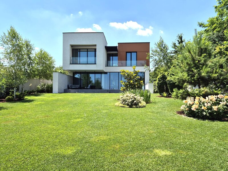 Sector 1, Bucuresti, Smart Home nZEB spectaculoasa cu deschidere lac, teren 2.000 mp